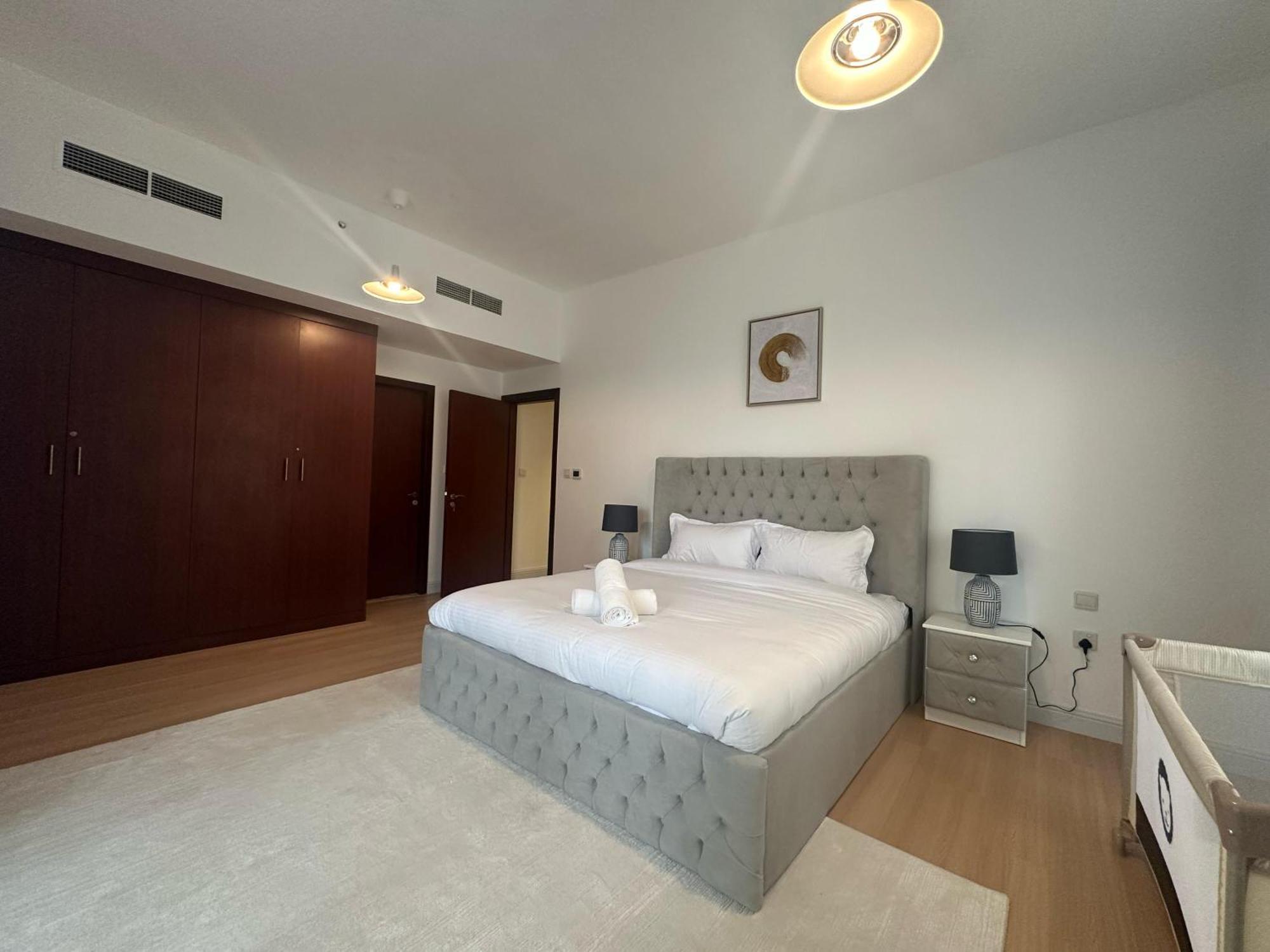 2br In Jbr, The Walk Apartment